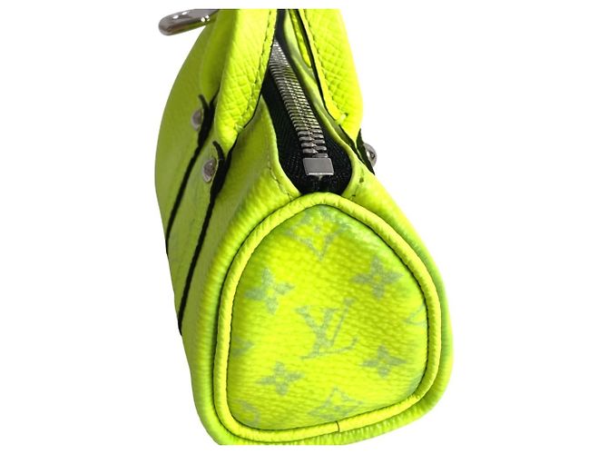 Keepall Llavero charm Taiga Rama de Louis Vuitton Amarillo - vista 3