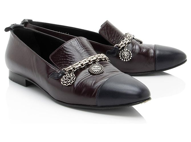 Gabrielle Mocassini a punta cap in pelle di capra screpolata con charm CC di Chanel Nero - vista 2