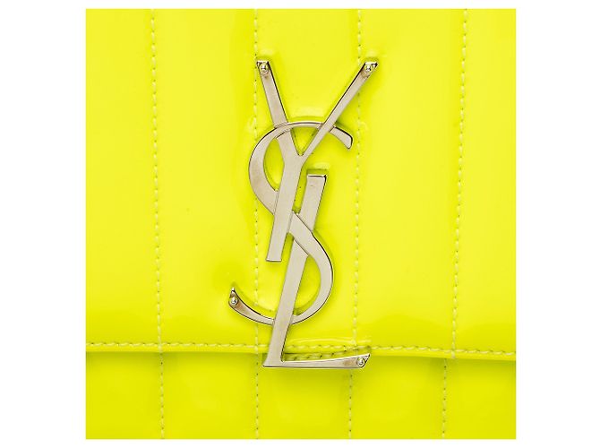 Saint Laurent Patent Leather Monogram Vicky Small Shoulder Bag - vue 10