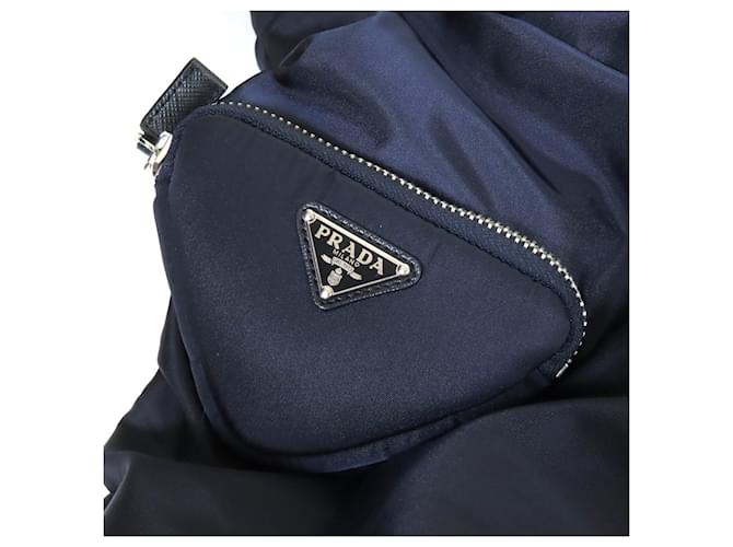 Bolso con logo triangular Prada RE-NYLON Abrigo con capucha de piel Azul Azul marino - vista 6