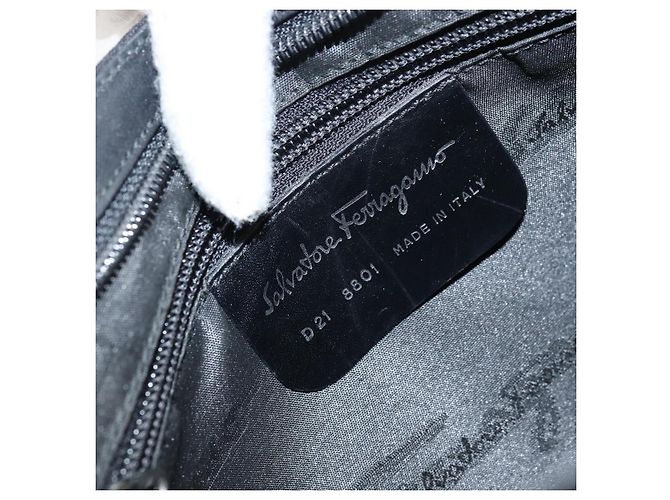 Borsa a Spalla Vala in Nylon Nero Salvatore Ferragamo Auth 160693 - vista 15