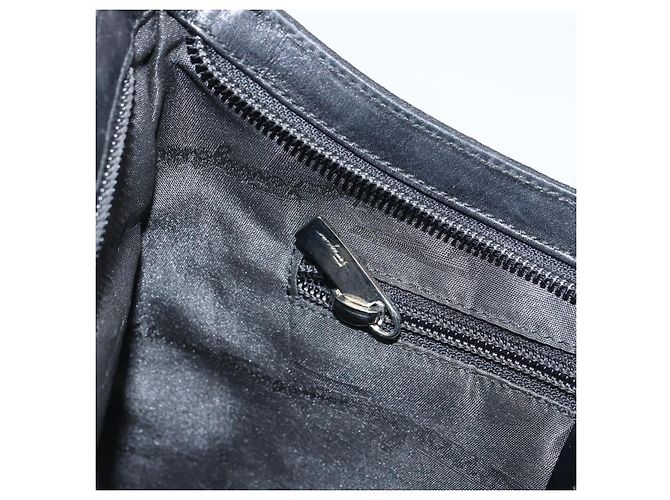 Borsa a Spalla Vala in Nylon Nero Salvatore Ferragamo Auth 160693 - vista 19