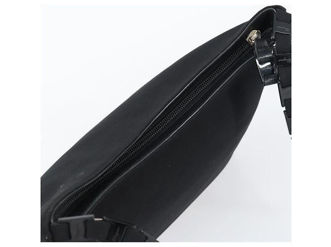Borsa a Spalla Vala in Nylon Nero Salvatore Ferragamo Auth 160693 - vista 6