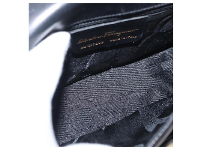 Borsa a Spalla Vala in Pelle Nera e Oro Auth BA9016 di Salvatore Ferragamo Nero D'oro - vista 17