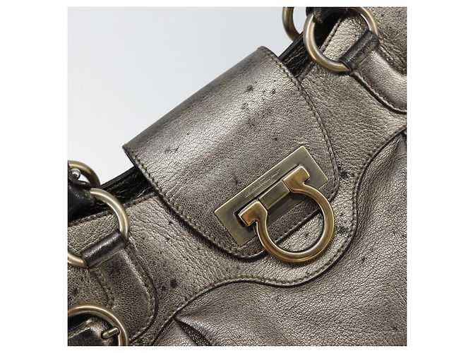Borsa Tote Gancini in Pelle Marrone e Oro Auth 158376 di Salvatore Ferragamo D'oro - vista 15