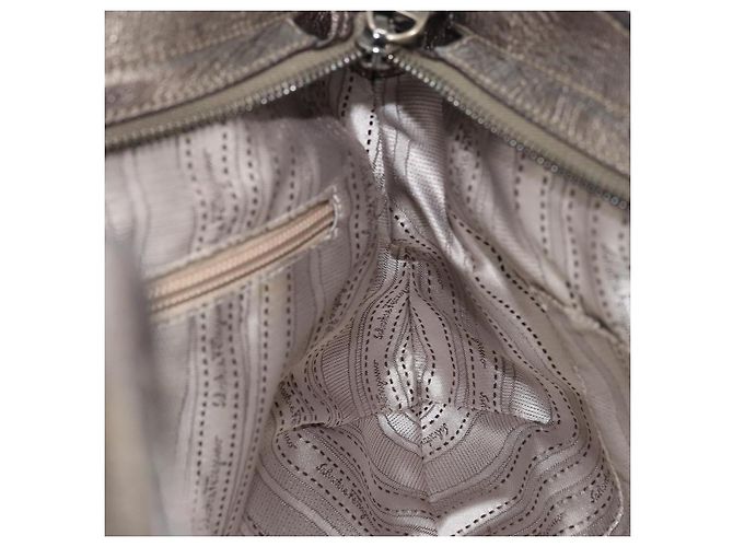 Borsa Tote Gancini in Pelle Marrone e Oro Auth 158376 di Salvatore Ferragamo D'oro - vista 20