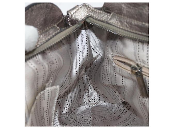 Borsa Tote Gancini in Pelle Marrone e Oro Auth 158376 di Salvatore Ferragamo D'oro - vista 21