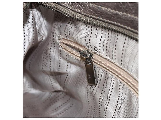 Borsa Tote Gancini in Pelle Marrone e Oro Auth 158376 di Salvatore Ferragamo D'oro - vista 22