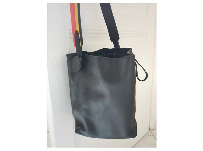 Borsa a secchiello Hermès Licol 17 in pelle nera Nero - vista 2