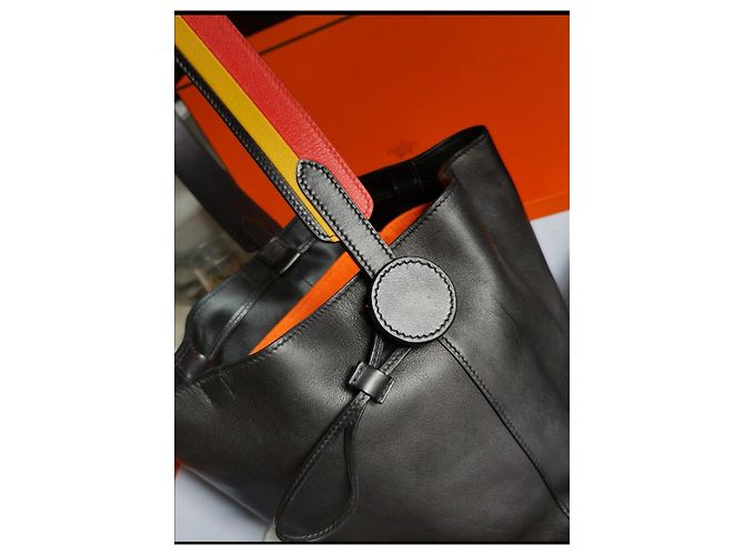 Borsa a secchiello Hermès Licol 17 in pelle nera Nero - vista 3