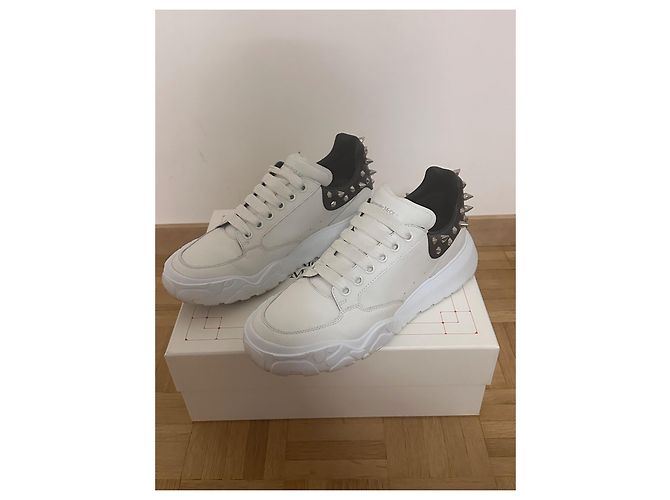 Alexander Mcqueen Nuove Sneakers Court Stud Bianco - vista 3