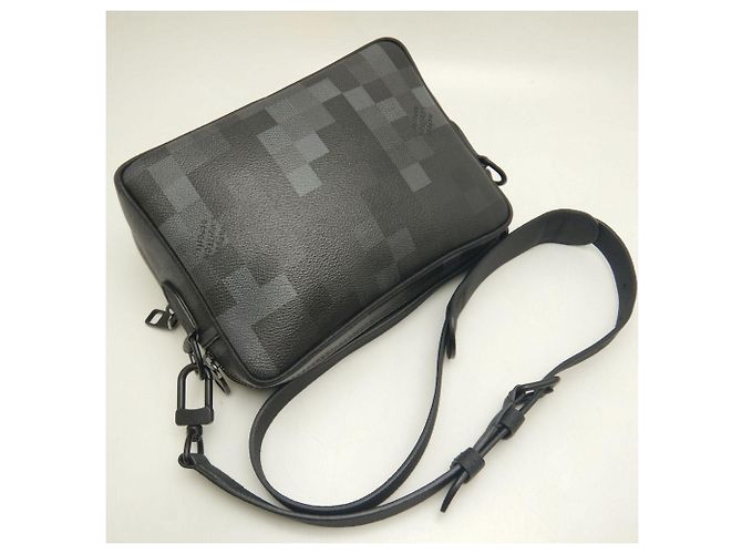 Borsa a spalla Nile Damouflage di Louis Vuitton Nero - vista 3
