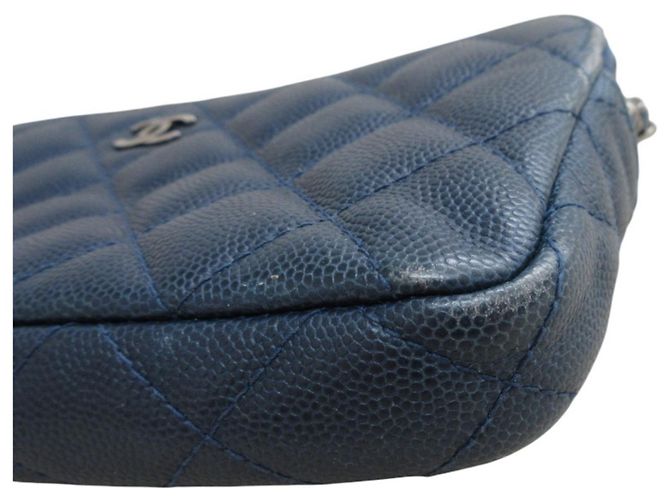 Borsa a spalla in pelle di vitello grana blu navy Chanel - vista 8
