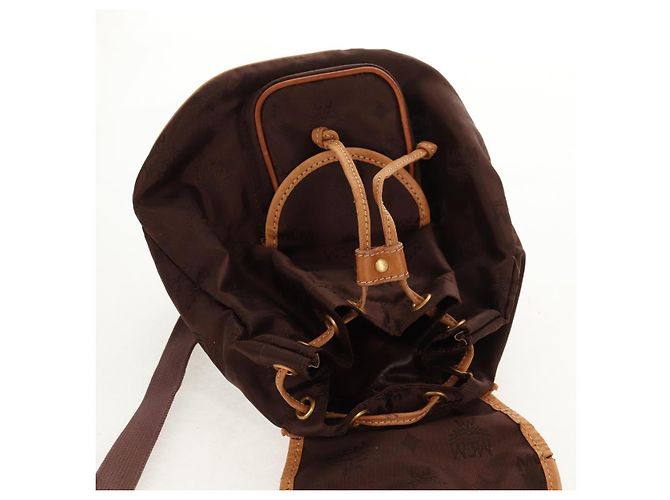 MCM Zaino Vicetos Logogram in nylon marrone e oro Auth 158482 D'oro - vista 20