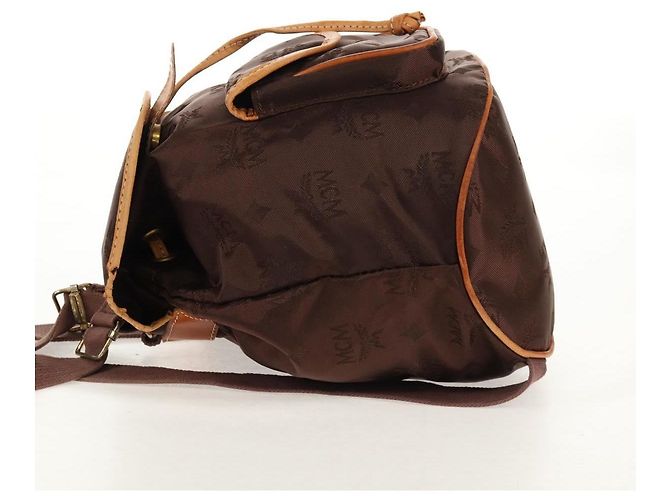 MCM Zaino Vicetos Logogram in nylon marrone e oro Auth 158482 D'oro - vista 4