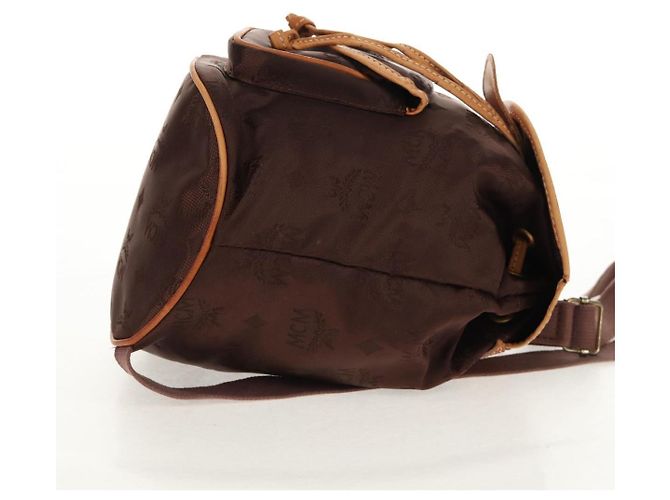 MCM Zaino Vicetos Logogram in nylon marrone e oro Auth 158482 D'oro - vista 5