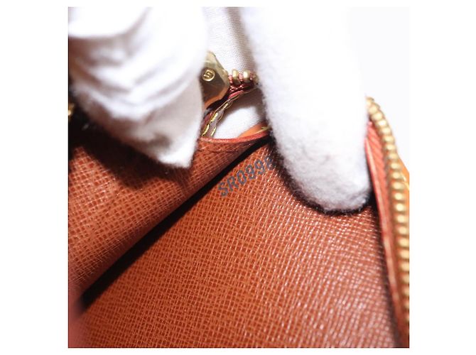 LOUIS VUITTON Pochette Masculina Epi Bolsa Marrom Zipangu Dourado M52528 LV Auth bs32026 - vista 12