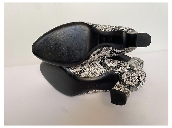 Stivaletti Louis Vuitton in pelle esotica nera e bianca Nero Bianco - vista 7
