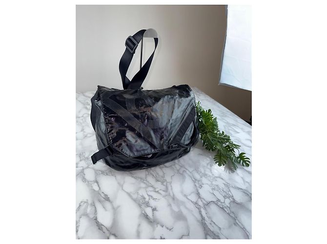 Borsa a tracolla Chanel nera in tessuto Nero - vista 3