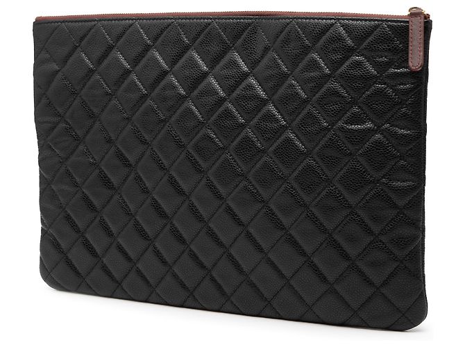 Clutch O Grande in Caviar Nero di Chanel - vista 2