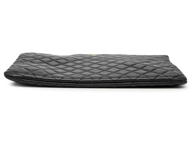 Clutch O Grande in Caviar Nero di Chanel - vista 3