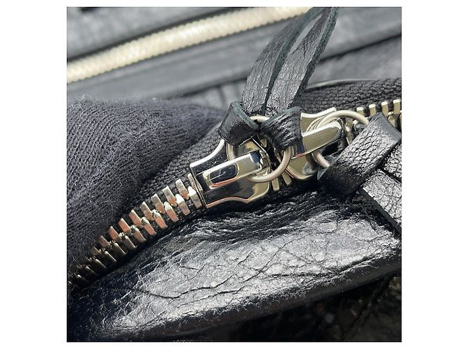 Everyday Sac à dos Le Cagoule en cuir de Balenciaga - vue 8