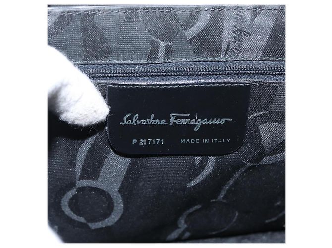 Borsa a Spalla Vala in Pelle Nera e Argento di Salvatore Ferragamo Auth bs31823 Nero - vista 11
