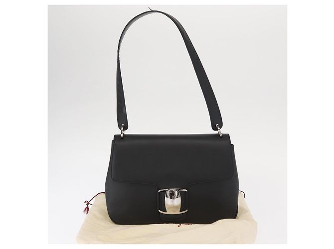 Borsa a Spalla Vala in Pelle Nera e Argento di Salvatore Ferragamo Auth bs31823 Nero - vista 12