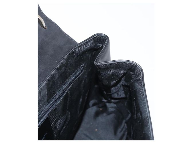 Borsa a Spalla Vala in Pelle Nera e Argento di Salvatore Ferragamo Auth bs31823 Nero - vista 21