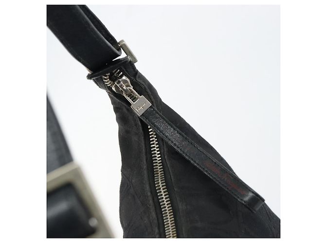 Borsa a Spalla Gancini in Nylon Nero e Argento di Salvatore Ferragamo Auth bs32062 - vista 10