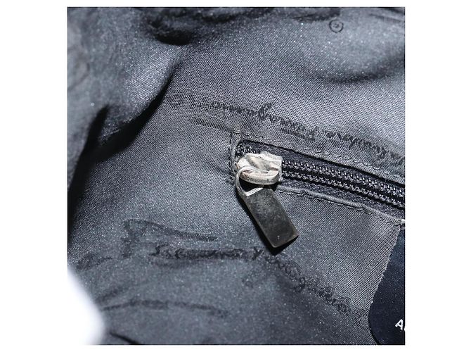 Borsa a Spalla Gancini in Nylon Nero e Argento di Salvatore Ferragamo Auth bs32062 - vista 19