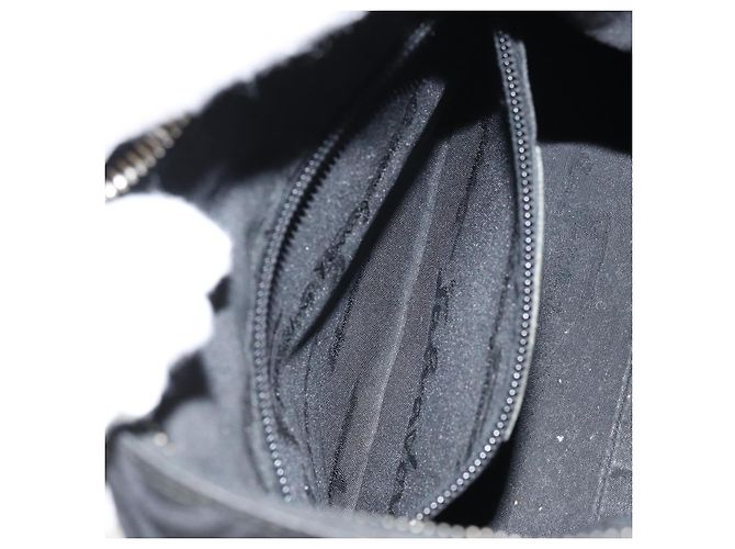 Borsa a Spalla Gancini in Nylon Nero e Argento di Salvatore Ferragamo Auth bs32062 - vista 20
