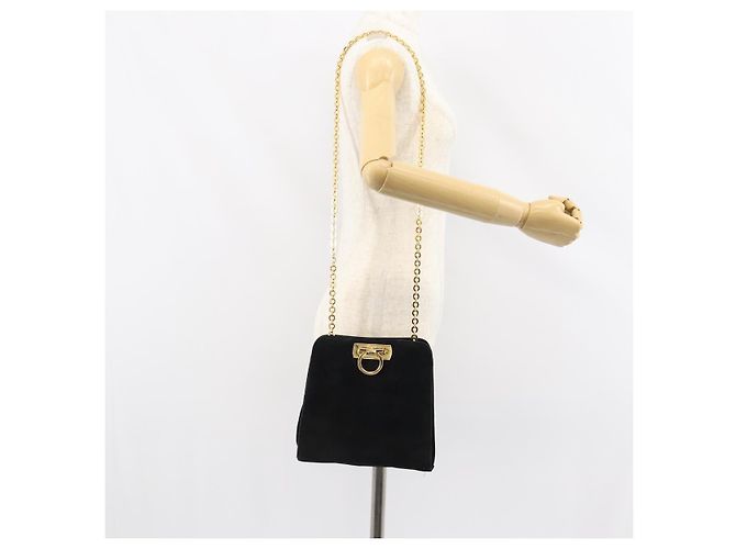Borsa a Spalla Gancini Chain di Salvatore Ferragamo in Camoscio Nero e Oro Auth 148567 D'oro - vista 20
