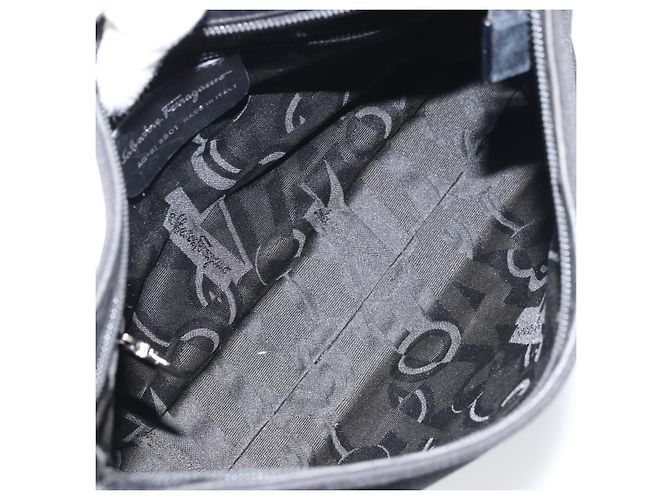 Borsa a Spalla Vala in Nylon Nero Salvatore Ferragamo Auth 160694 - vista 11