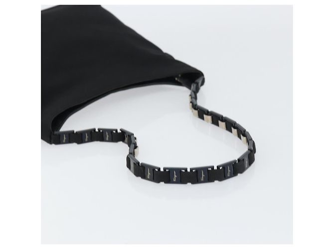 Borsa a Spalla Vala in Nylon Nero Salvatore Ferragamo Auth 160694 - vista 7