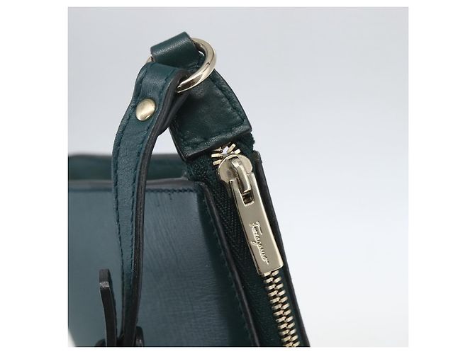 Salvatore Ferragamo Pochette Accessorio Gancini in Pelle Verde Argento Auth 158715 - vista 10