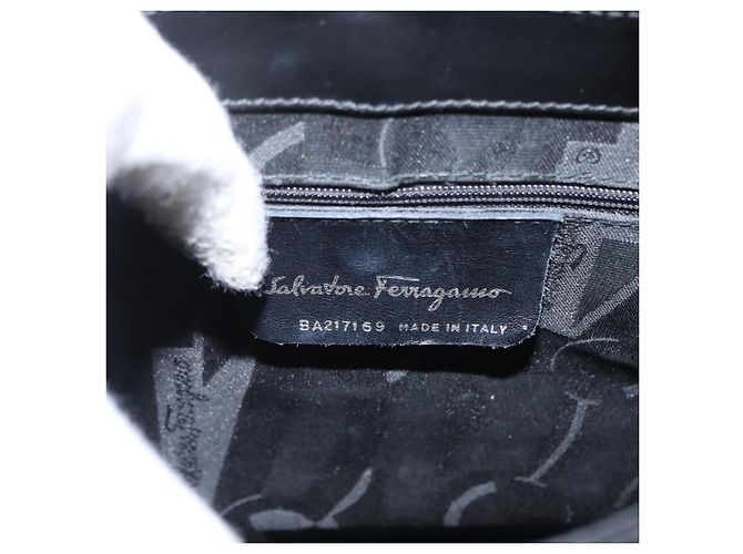Borsa a Spalla Vala in Pelle Nera e Oro Salvatore Ferragamo Auth BA9162 Nero D'oro - vista 12