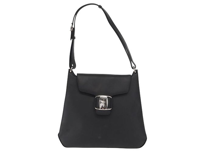 Borsa a Spalla Vala in Pelle Nera e Oro Salvatore Ferragamo Auth BA9162 Nero D'oro - vista 13