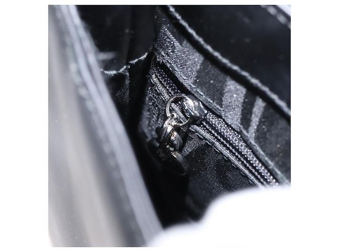 Borsa a Spalla Vala in Pelle Nera e Oro Salvatore Ferragamo Auth BA9162 Nero D'oro - vista 20