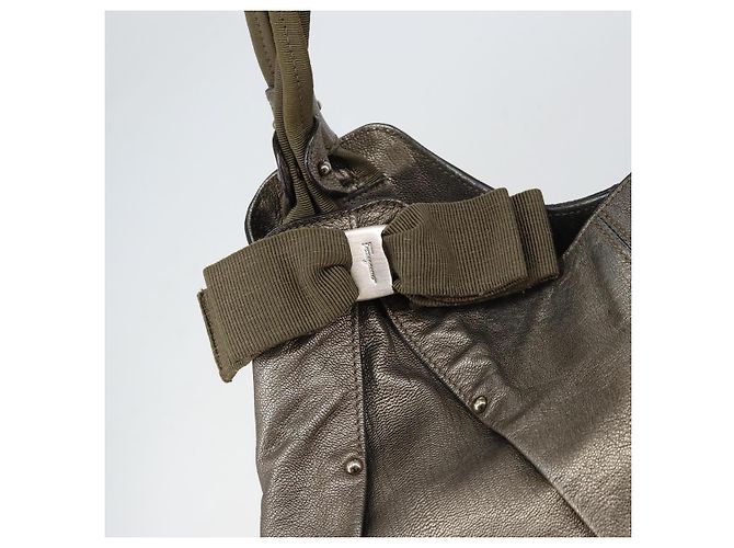 Borsa a mano Vala in pelle dorata Salvatore Ferragamo Auth bs31761 - vista 10