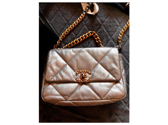 Chanel 19 Lammleder Handtasche Silber - Ansicht 2