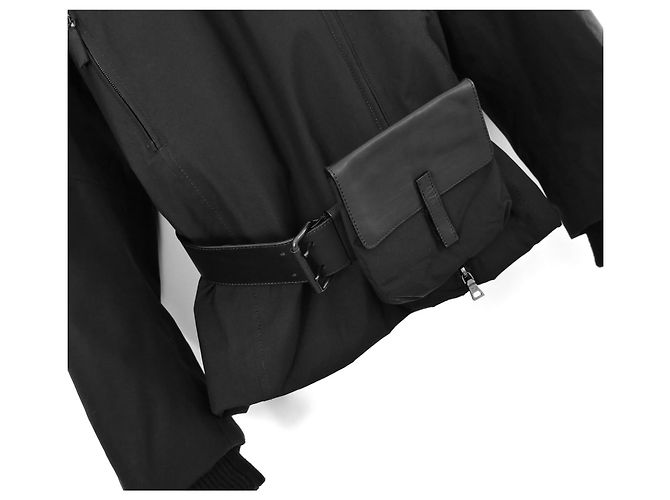 Prada Linea Rossa gesteppte Jacke mit Kunstfellbesatz und Tasche Schwarz - Ansicht 2