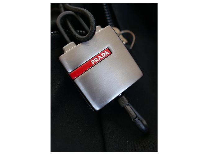 Prada Linea Rossa gesteppte Jacke mit Kunstfellbesatz und Tasche Schwarz - Ansicht 7