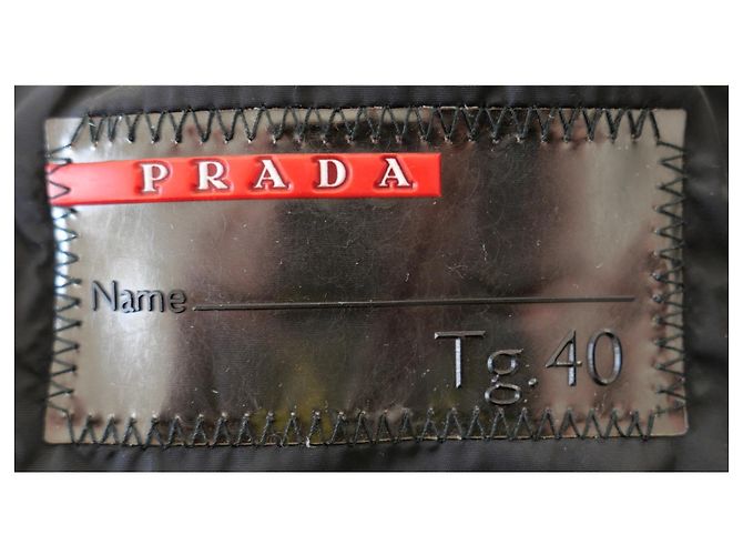 Prada Linea Rossa gesteppte Jacke mit Kunstfellbesatz und Tasche Schwarz - Ansicht 8