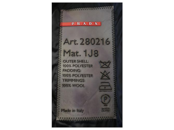 Prada Linea Rossa gesteppte Jacke mit Kunstfellbesatz und Tasche Schwarz - Ansicht 9