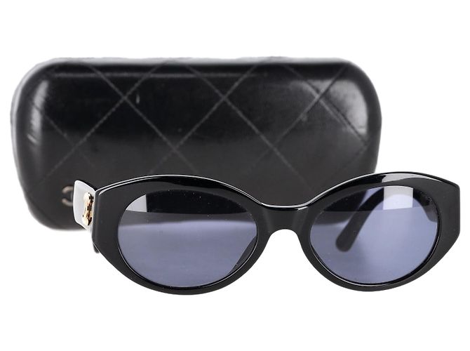 Timeless Gafas de sol ovaladas CC de Chanel en acetato negro - vista 2