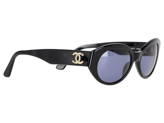 Timeless Gafas de sol ovaladas CC de Chanel en acetato negro - vista 3