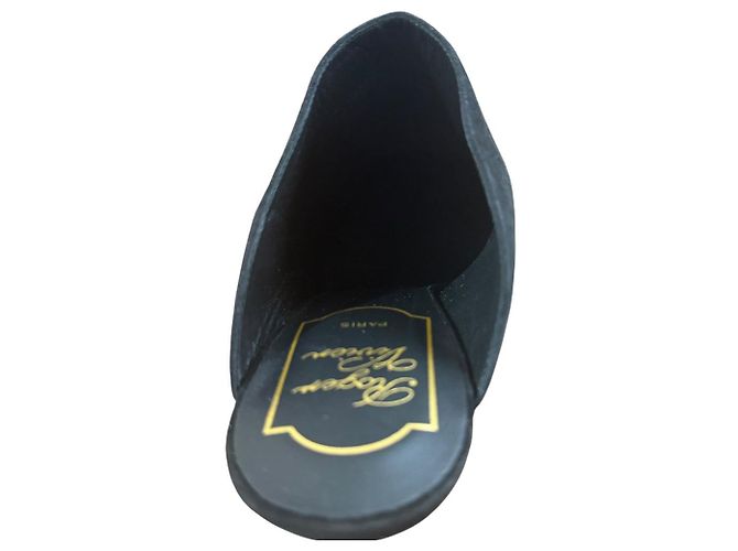Mule in suede con punta affusolata e logo RV Roger Vivier Nero - vista 11