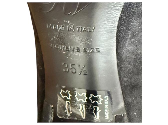 Mule in suede con punta affusolata e logo RV Roger Vivier Nero - vista 9