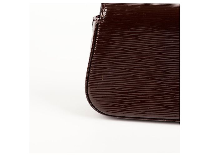 Louis Vuitton Clutch Sobe Roja - vista 6